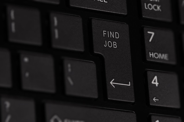 Auf der Keyboard Enter-Taste steht "Find Job"